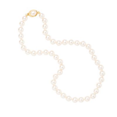 Knotted pearl necklace